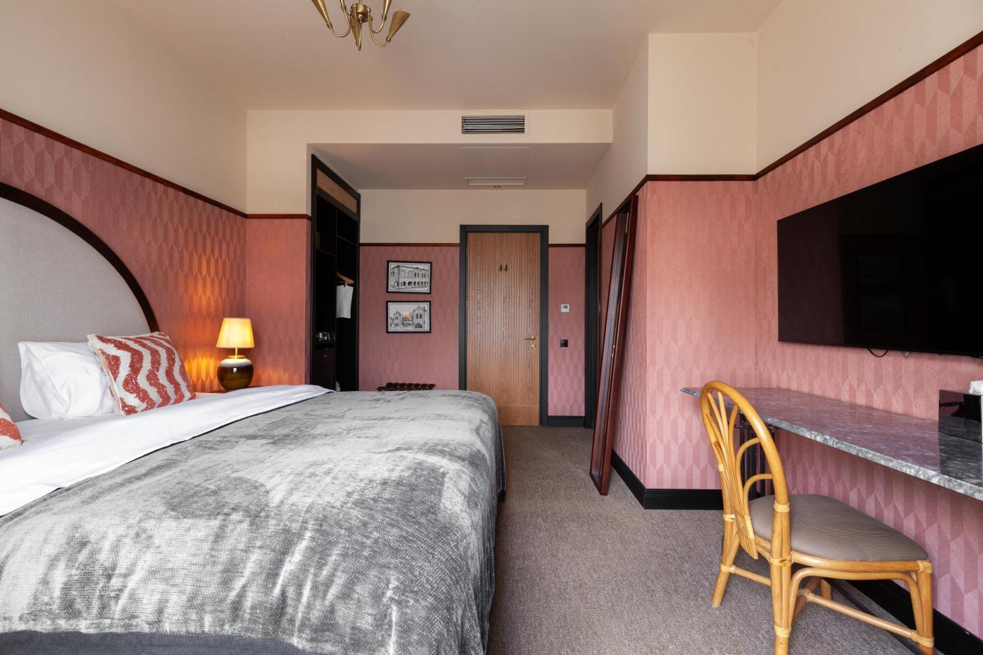 Communal Hotel Kutaisi Bagian luar foto