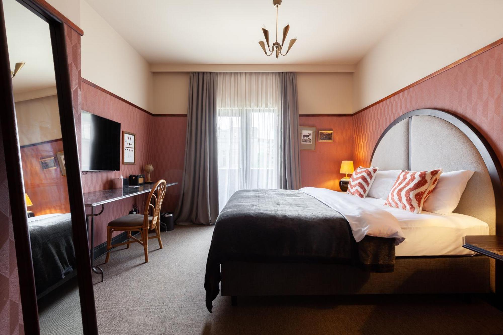 Communal Hotel Kutaisi Bagian luar foto