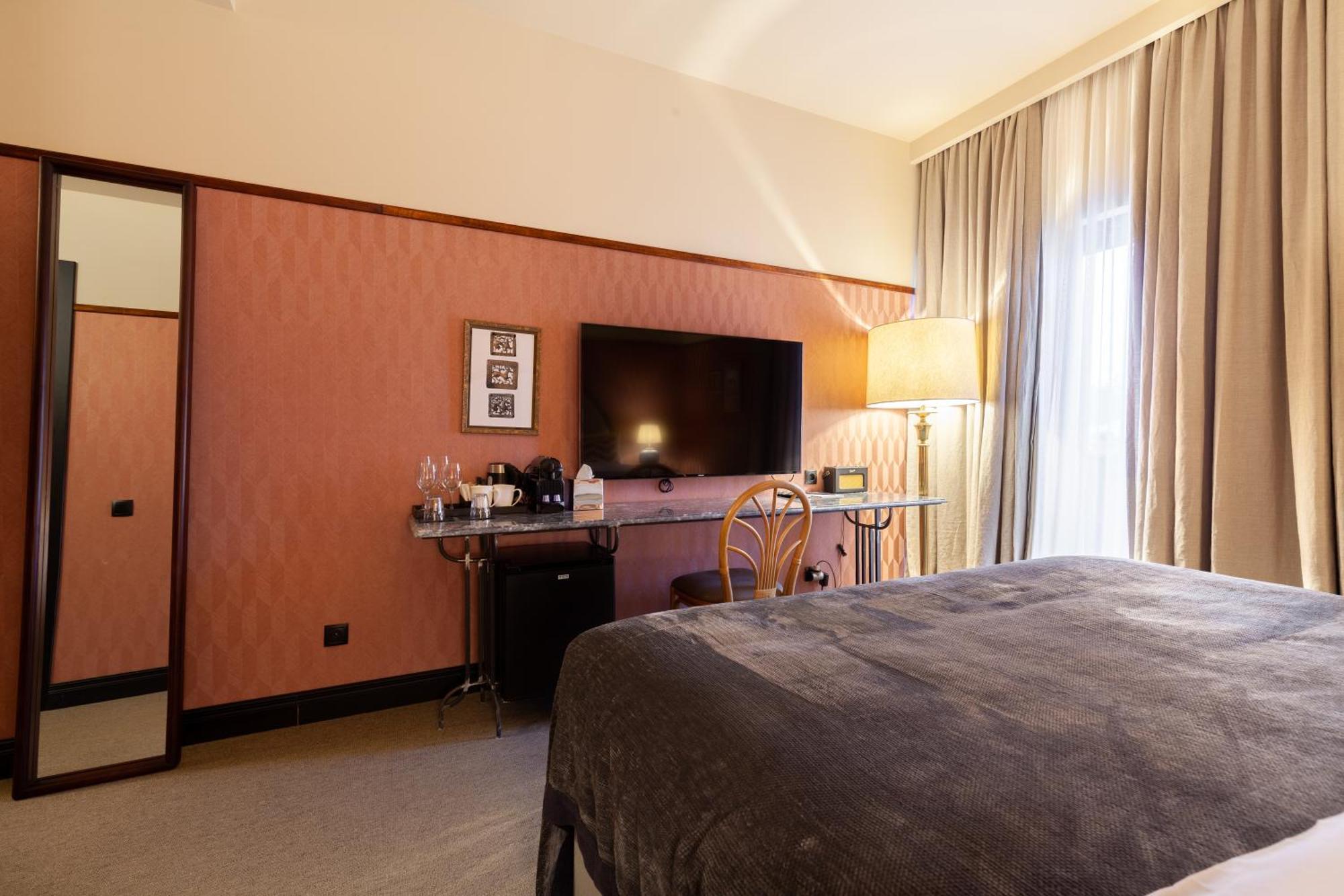 Communal Hotel Kutaisi Bagian luar foto